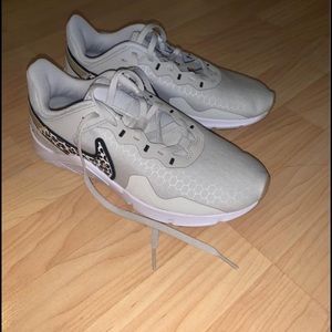 Nike Legend Essential 2 Premium Training Shoes